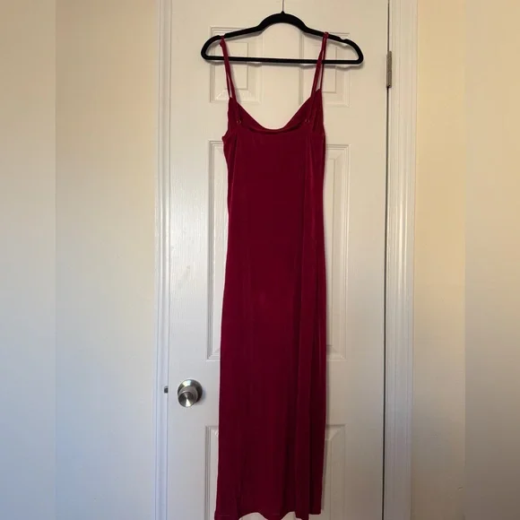 Petal & Pup Diani Burgundy Midi Dress - Picture 2 of 4